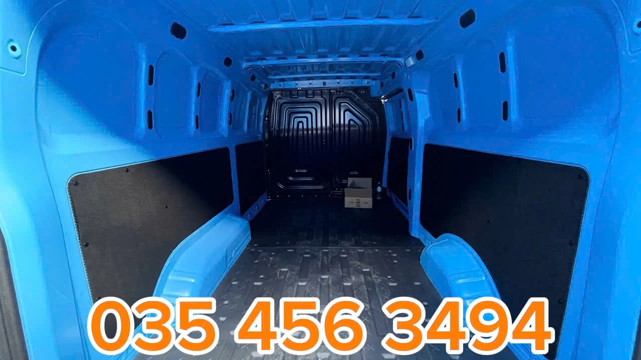 Khoang chứa hàng dung tích 5.9m3 siêu rộng của xe van Kim Long GK48EV