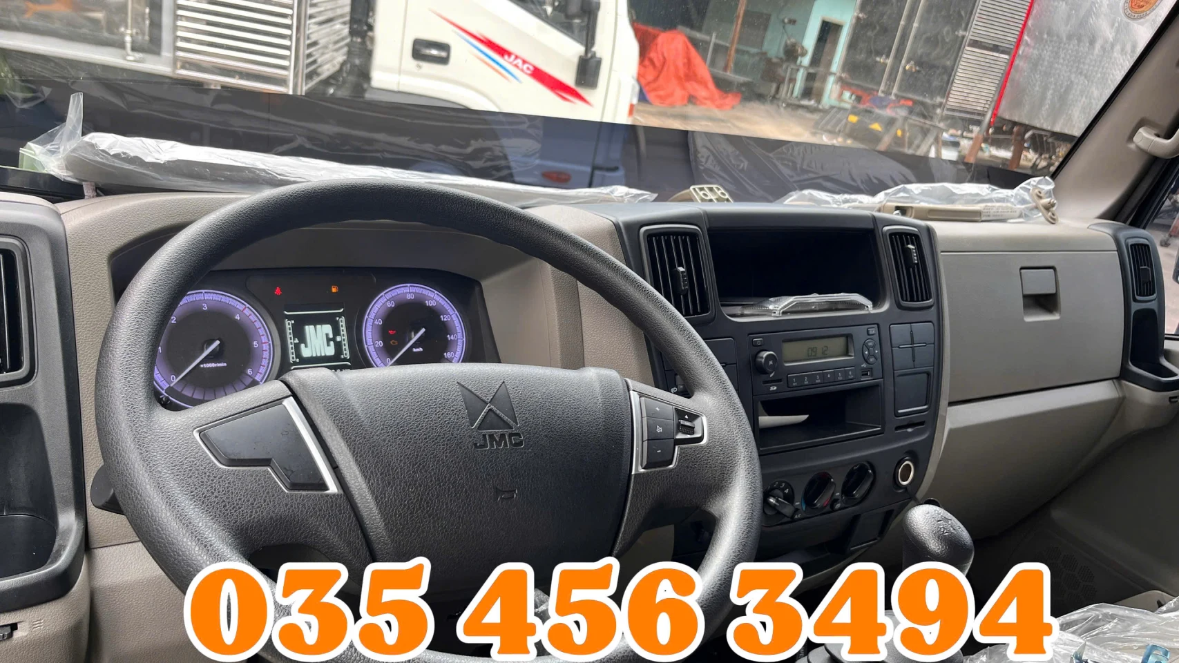 Nội thất khoang lái xe tải Đô Thành IZ65M PLUS rộng rãi