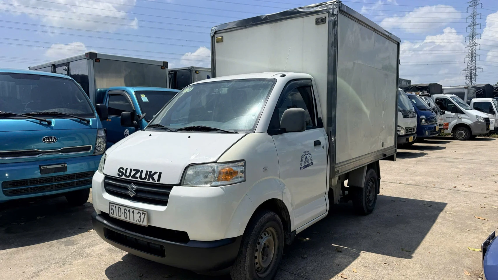 Xe tải SUZUKI CARRY thùng kín đời 2018 màu xanh